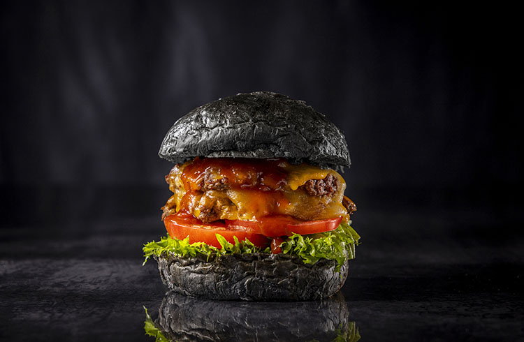 漆黒（ブラック）ジビエバーガーと秋香るスイーツで心躍るハロウィン＆オータムシーズンを